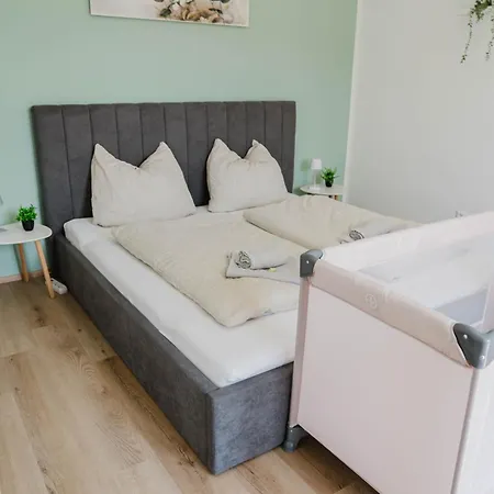 Emilia Am Woerthersee * שיפלינג אם סי